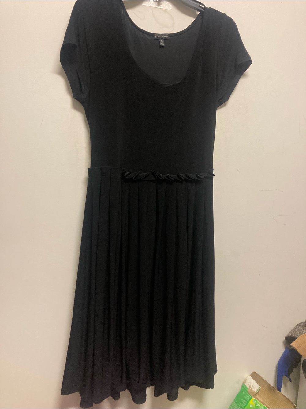 MADISON/Black Pleated Midi Dress with Short Sleeves